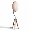 Lampe sur trépied en métal et bois de 25 x 25 x 60cm avec abat-jour en verre blanc